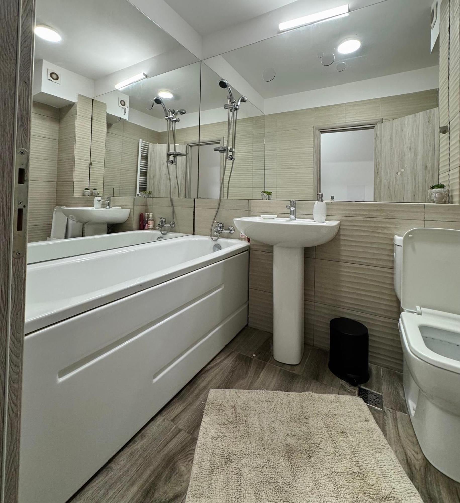 Apartment Solar D3, Private Parking, One Bedroom 布加勒斯特 外观 照片